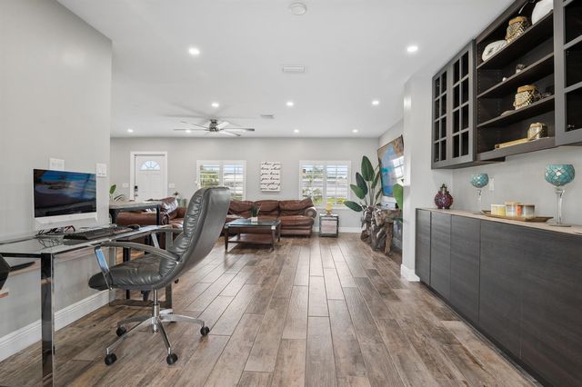 4601 W Hawthorne Circle, Hollywood, FL 33021