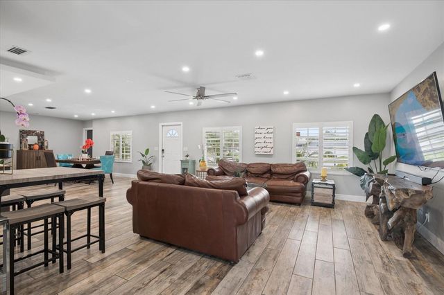 4601 W Hawthorne Circle, Hollywood, FL 33021