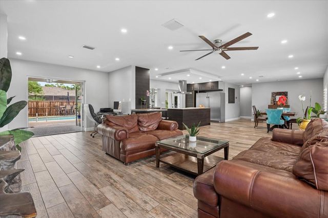 4601 W Hawthorne Circle, Hollywood, FL 33021