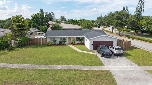 4601 W Hawthorne Circle, Hollywood, FL 33021