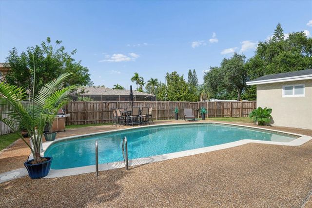 4601 W Hawthorne Circle, Hollywood, FL 33021