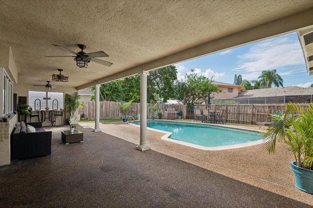 4601 W Hawthorne Circle, Hollywood, FL 33021