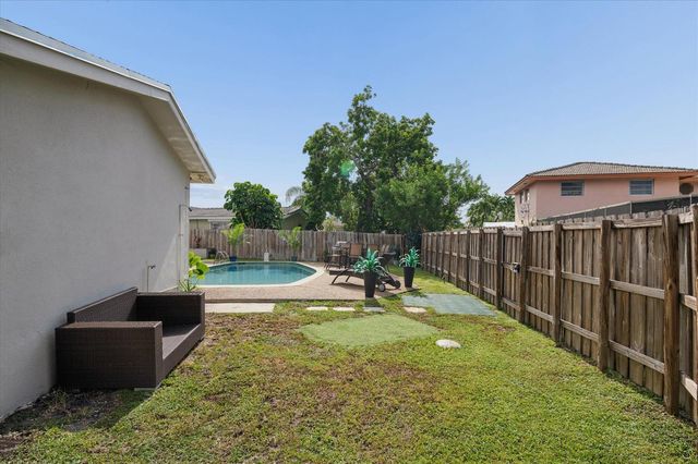 4601 W Hawthorne Circle, Hollywood, FL 33021