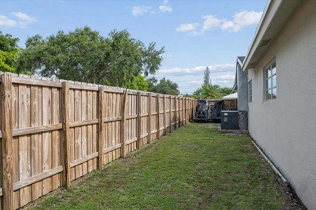 4601 W Hawthorne Circle, Hollywood, FL 33021