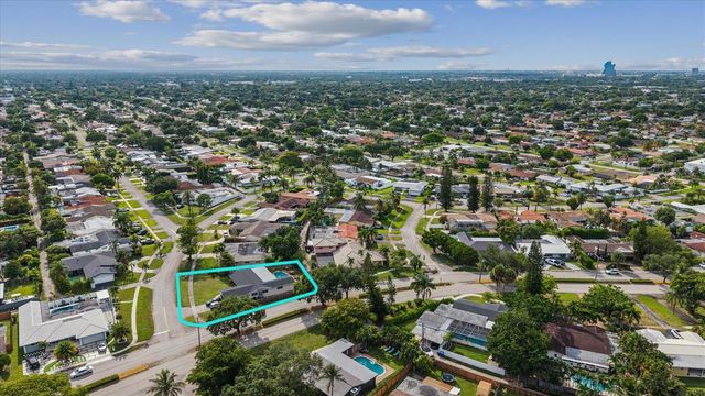 4601 W Hawthorne Circle, Hollywood, FL 33021