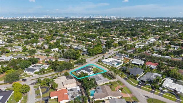 4601 W Hawthorne Circle, Hollywood, FL 33021