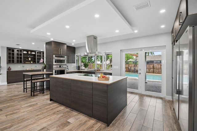 4601 W Hawthorne Circle, Hollywood, FL 33021