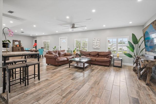 4601 W Hawthorne Circle, Hollywood, FL 33021
