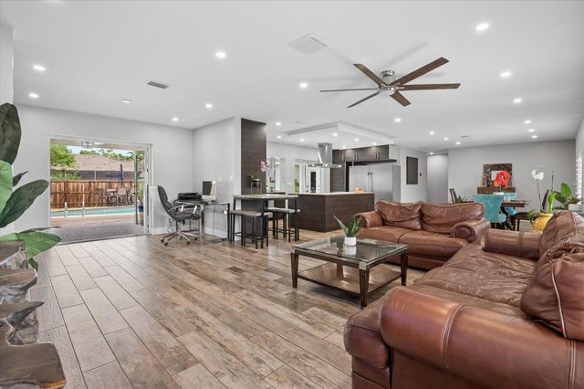 4601 W Hawthorne Circle, Hollywood, FL 33021