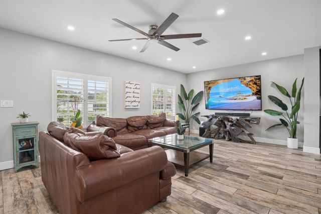 4601 W Hawthorne Circle, Hollywood, FL 33021