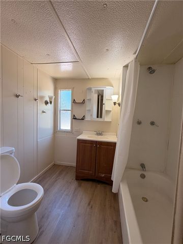 8205 Suncoast DR, North Fort Myers, FL 33917