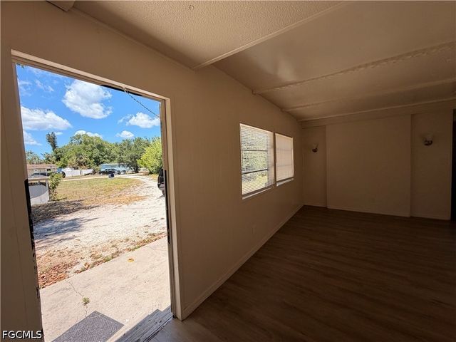 8205 Suncoast DR, North Fort Myers, FL 33917