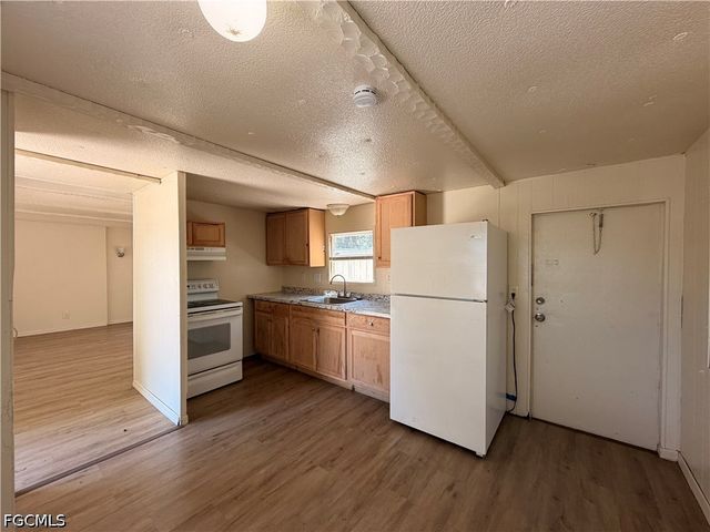 8205 Suncoast DR, North Fort Myers, FL 33917