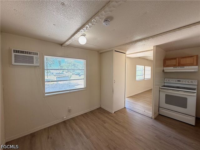 8205 Suncoast DR, North Fort Myers, FL 33917