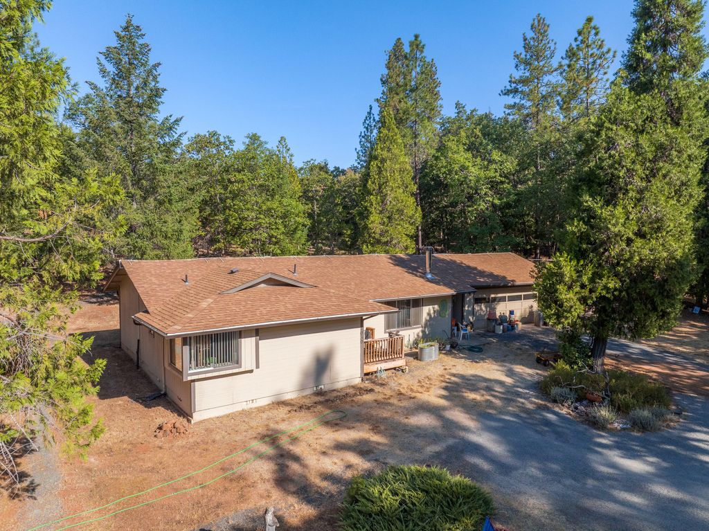 1030 Red Mountain Drive, Grants Pass, OR 97526