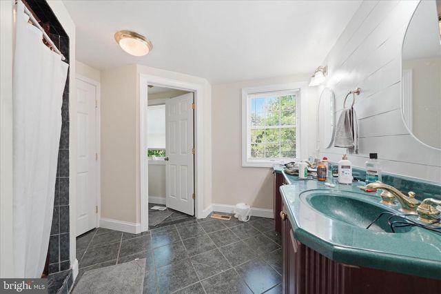 20800 WHITES FERRY RD, Poolesville, MD 20837