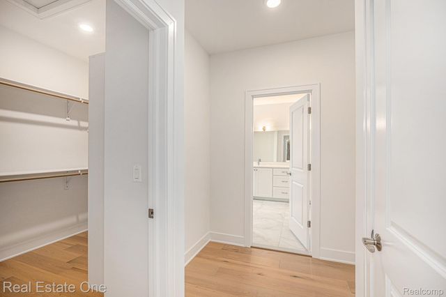 2423 BUCKTHORN Drive, Shelby Twp, MI 48316