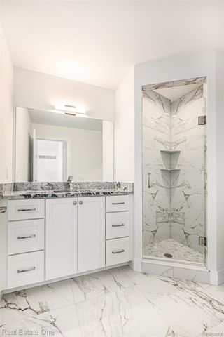 2423 BUCKTHORN Drive, Shelby Twp, MI 48316