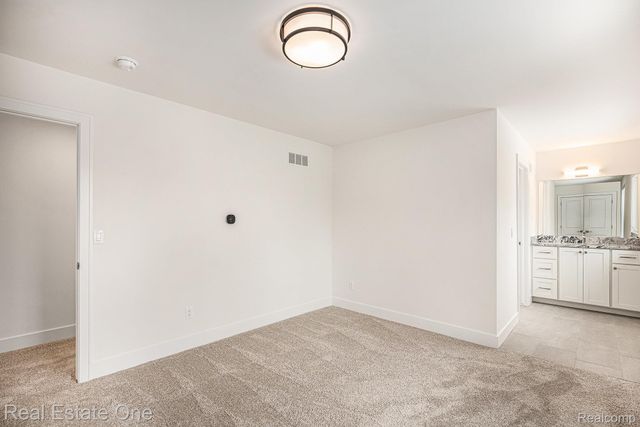 2423 BUCKTHORN Drive, Shelby Twp, MI 48316