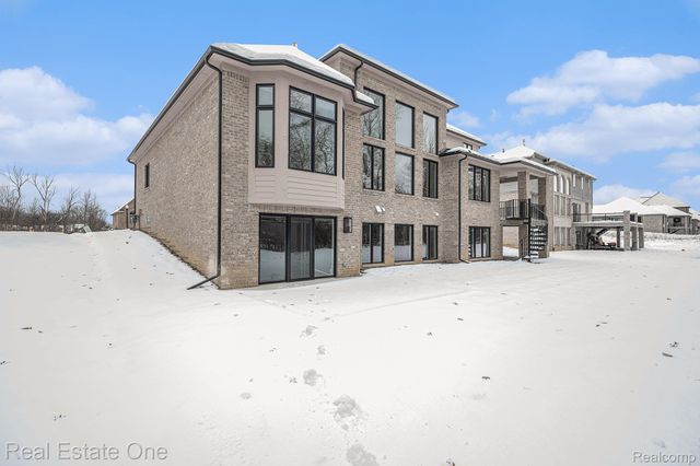 2423 BUCKTHORN Drive, Shelby Twp, MI 48316