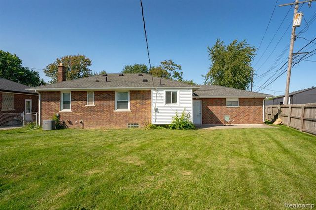 21258 Bon Brae Street, Saint Clair Shores, MI 48081