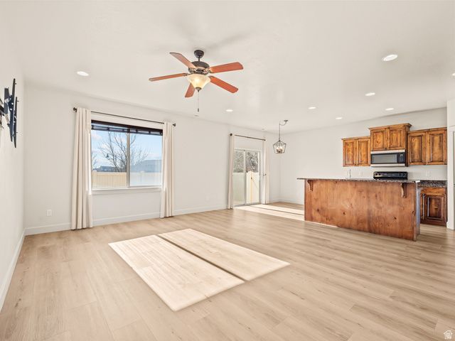 233 E BAYCREST DR, Saratoga Springs, UT 84045