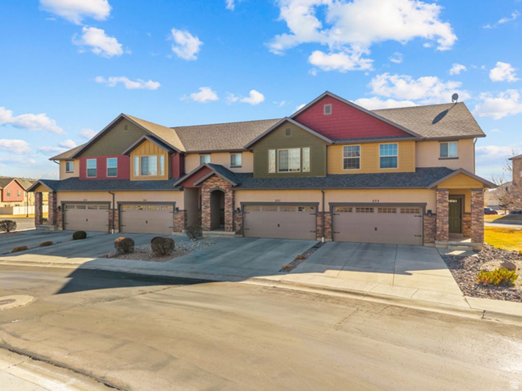 233 E BAYCREST DR, Saratoga Springs, UT 84045