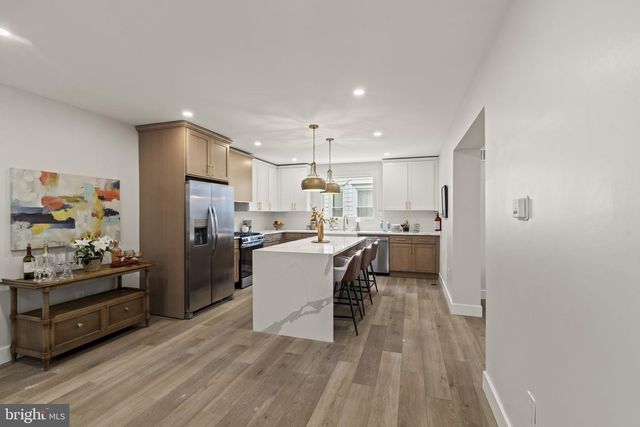 214 W HOLLY AVE, Pitman, NJ 08071