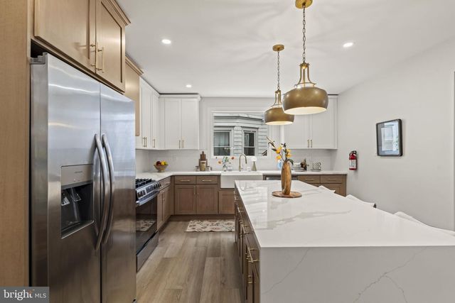 214 W HOLLY AVE, Pitman, NJ 08071