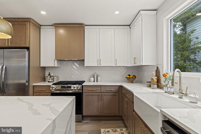 214 W HOLLY AVE, Pitman, NJ 08071
