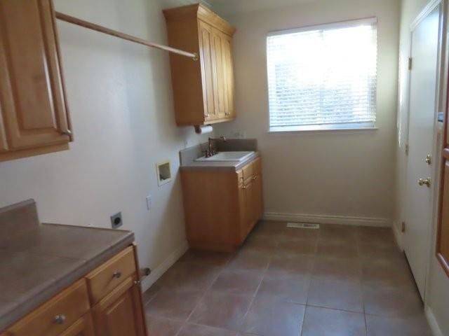 8437 Cobble Creek Ln, Orangevale, CA 95662