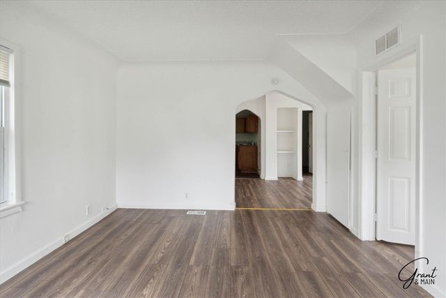 8440 Orchard Avenue, Warren, MI 48089