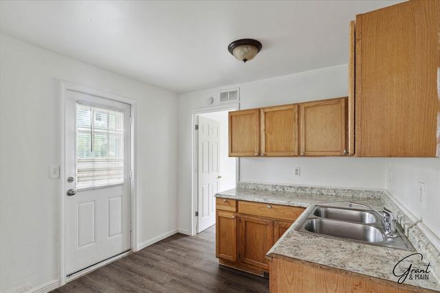8440 Orchard Avenue, Warren, MI 48089