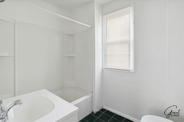 8440 Orchard Avenue, Warren, MI 48089