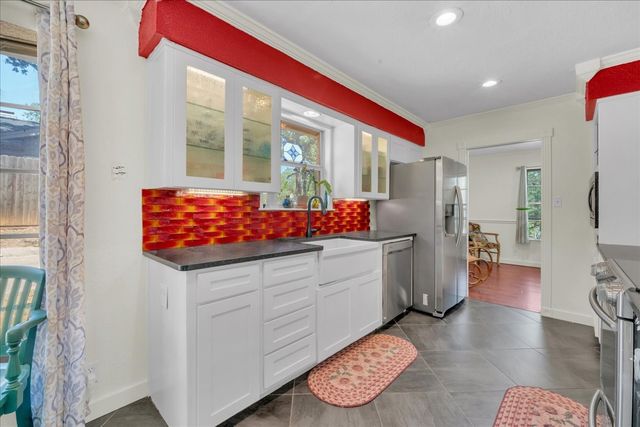 207 Walnut Way, Euless, TX 76039