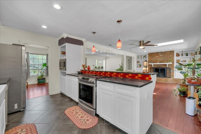 207 Walnut Way, Euless, TX 76039