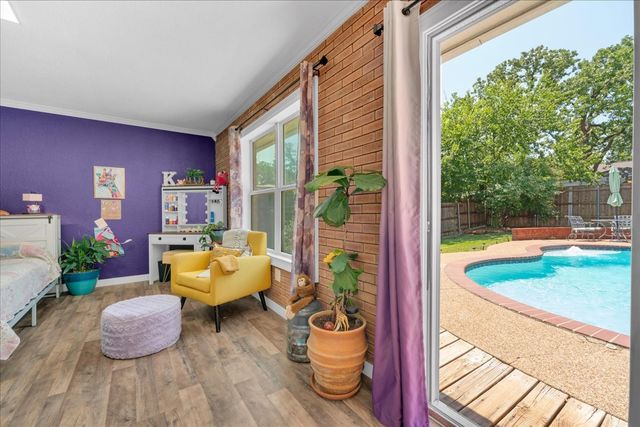 207 Walnut Way, Euless, TX 76039
