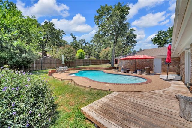 207 Walnut Way, Euless, TX 76039