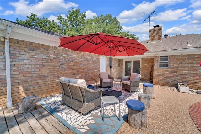 207 Walnut Way, Euless, TX 76039