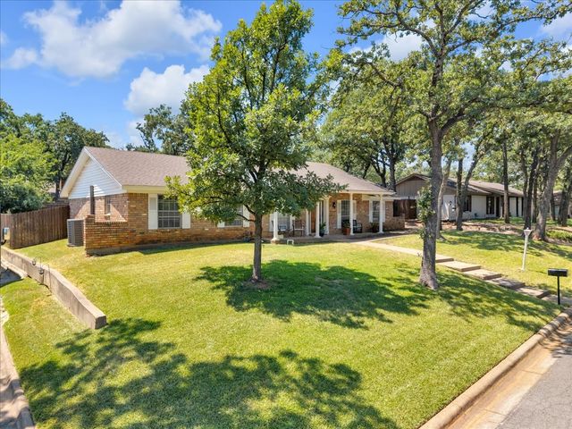 207 Walnut Way, Euless, TX 76039