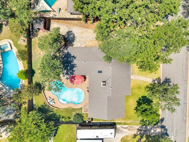 207 Walnut Way, Euless, TX 76039