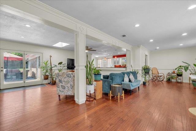 207 Walnut Way, Euless, TX 76039