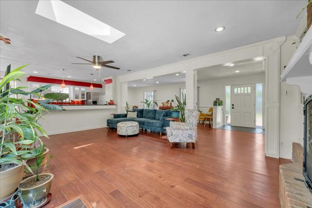 207 Walnut Way, Euless, TX 76039