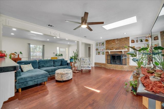 207 Walnut Way, Euless, TX 76039