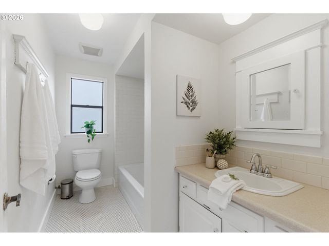 3844 Ne 21ST Ave, Portland, OR 97212