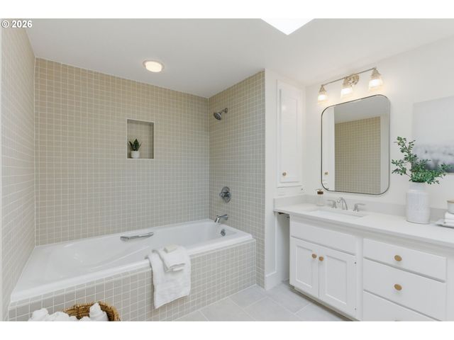 3844 Ne 21ST Ave, Portland, OR 97212