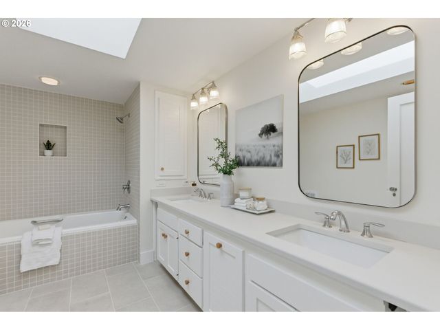 3844 Ne 21ST Ave, Portland, OR 97212