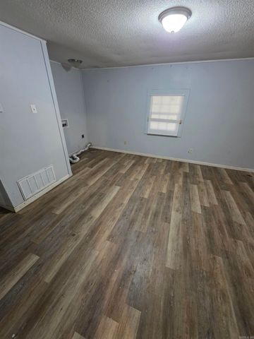 5917 Chaucer Ln, Little Rock, AR 72209