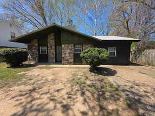 5917 Chaucer Ln, Little Rock, AR 72209