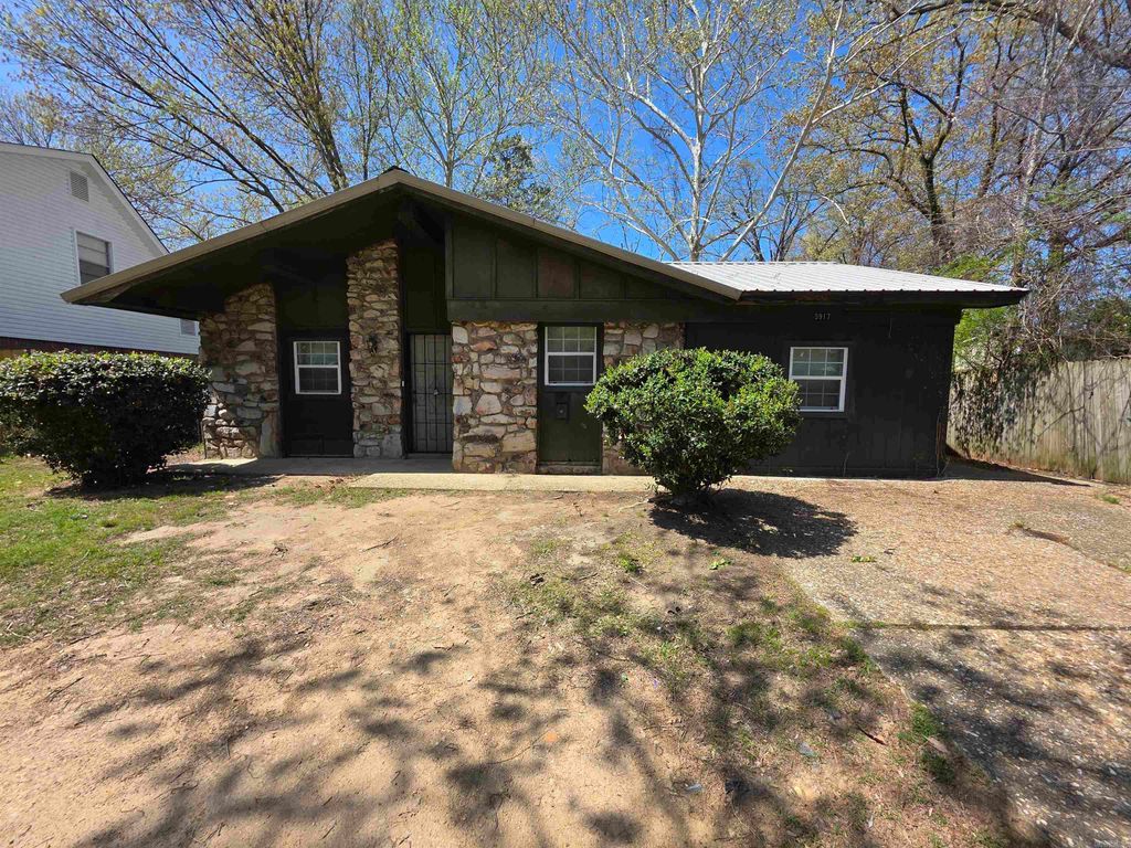 5917 Chaucer Ln, Little Rock, AR 72209